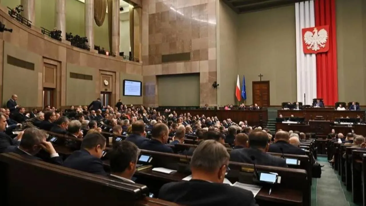 Ku czemu Polska idzie? Tomasz Łysiak o barbaryzacji polskiej polityki wewnętrznej