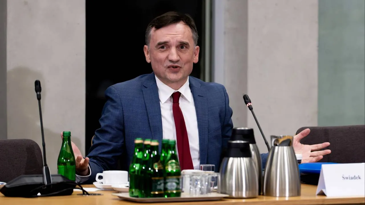 Ziobro odpiera ataki TVP w likwidacji. "Wyjątkowo odrażający funkcjonariusz medialny"