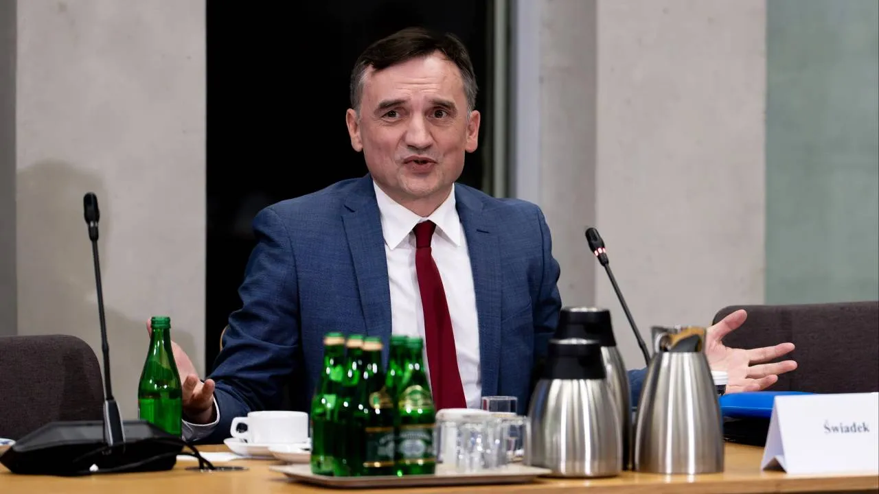 Tusk: "Jeśli uznają, że Ziobro ma siedzieć, będzie siedział". Prezydent całą sprawę ocenia krótko