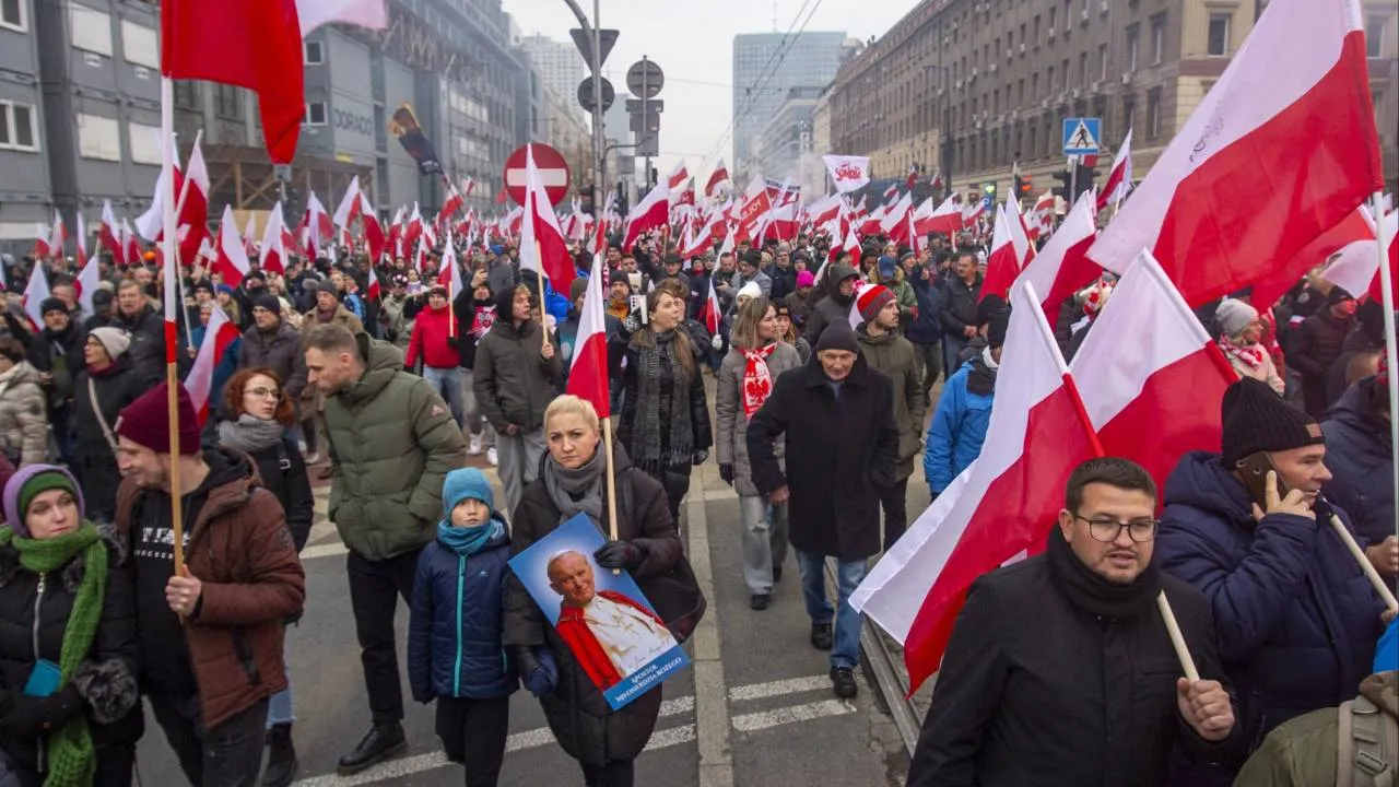 Utrudnienia w ruchu w Warszawie. Jak zaplanować podróż na uroczystości Święta Niepodległości
