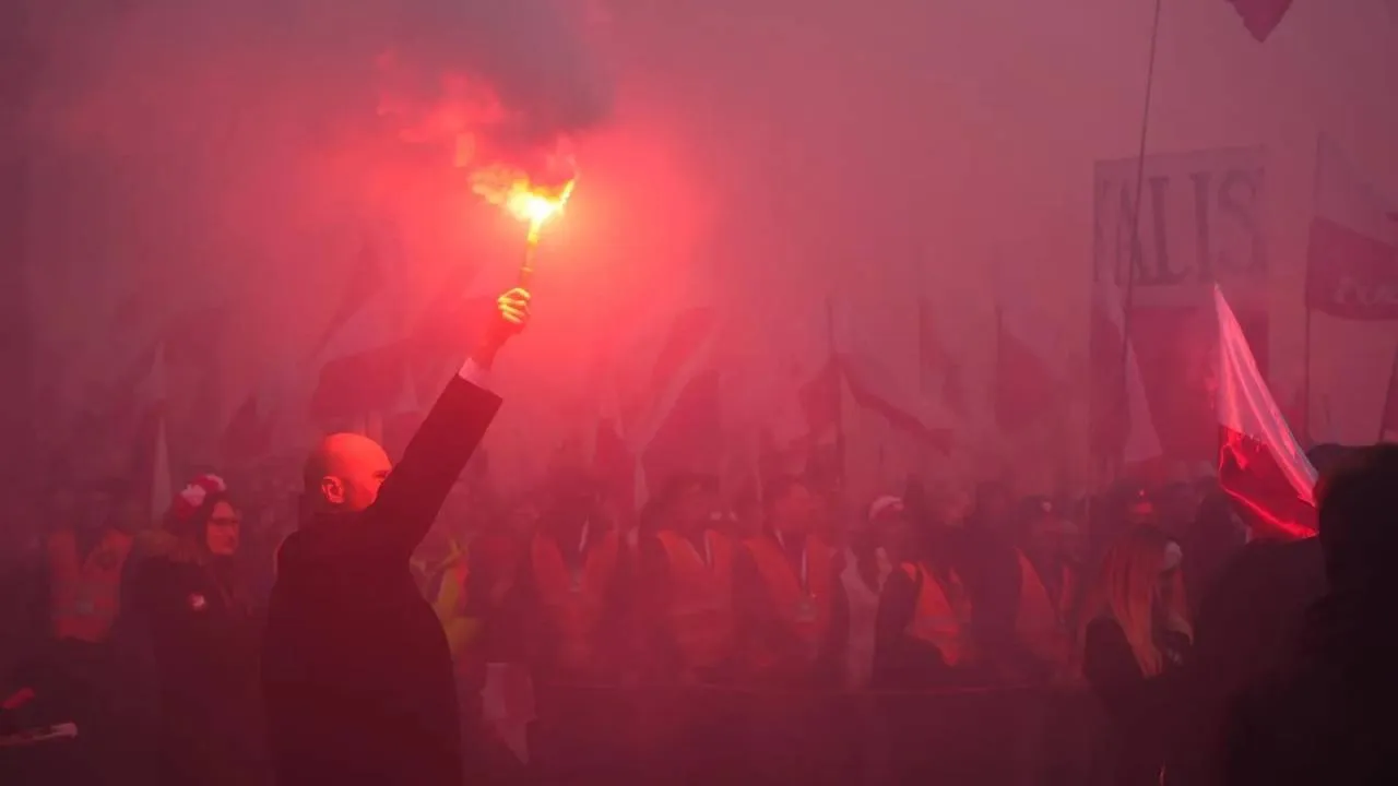 Przeszukania i zakazy nie przestraszyły patriotów. Wielki sukces Marszu Niepodległości 2025. ZOBACZ ZDJĘCIA