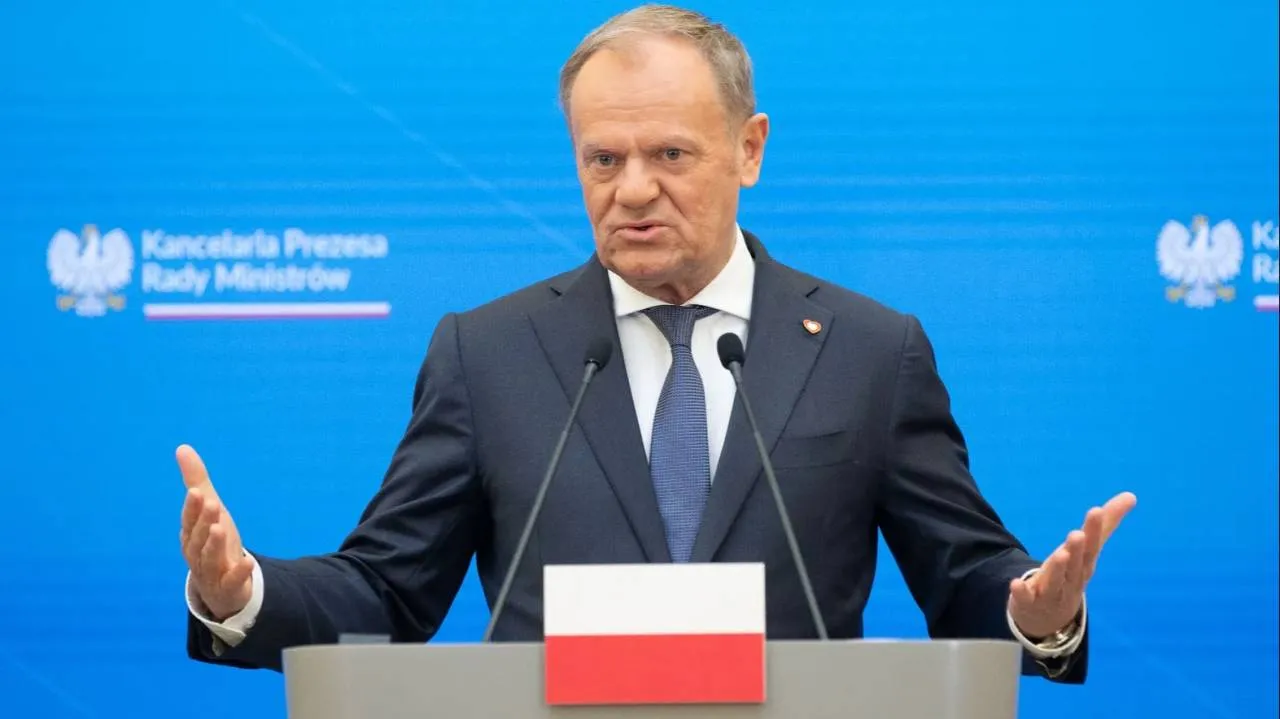 Prorosyjskie odwracanie pojęć. Jak Tusk, chcąc bronić Zachodu, broni samego Putina