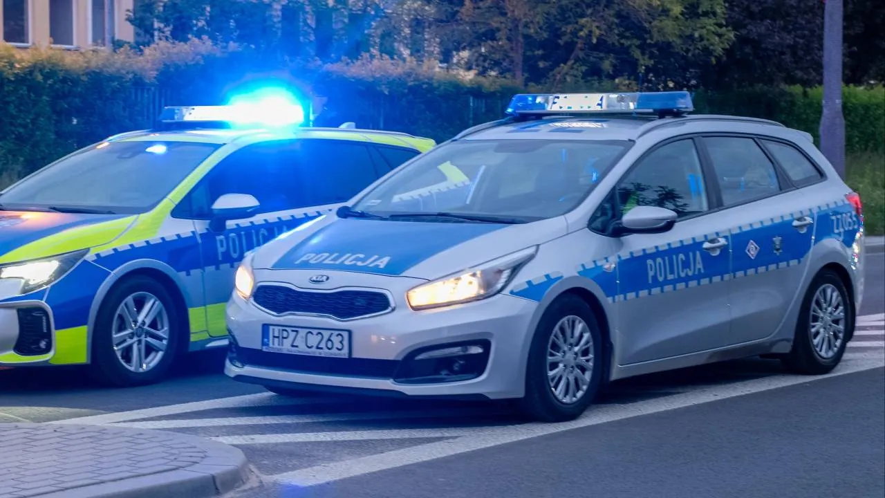 Nastolatek wpadł w szał, gdy nauczycielka zwróciła mu uwagę. Rzucił się na nią z pięściami!