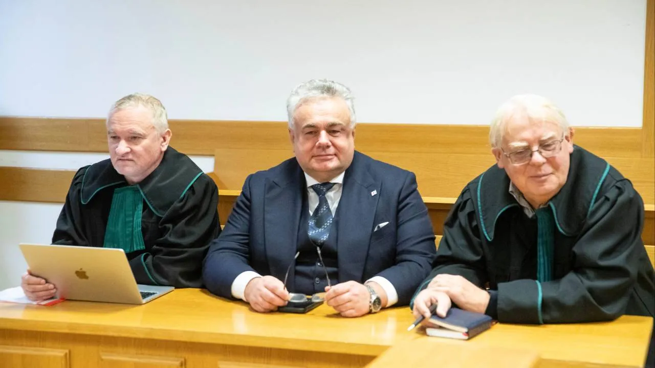 Sakiewicz uniewinniony, ale w tle – obywatel gnębiony przez państwo. Łysiak: Rząd nie szanuje godności Polaków