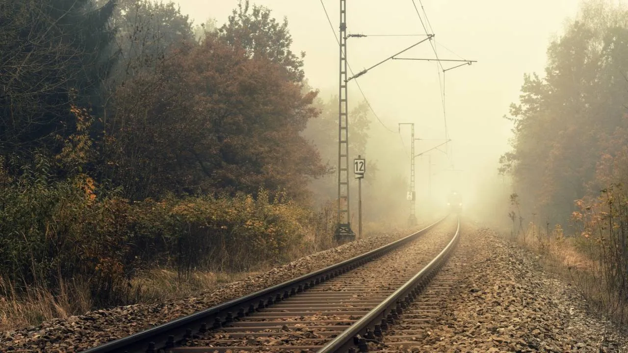 O włos od tragedii na torach. Maszynista zareagował w ostatniej chwili