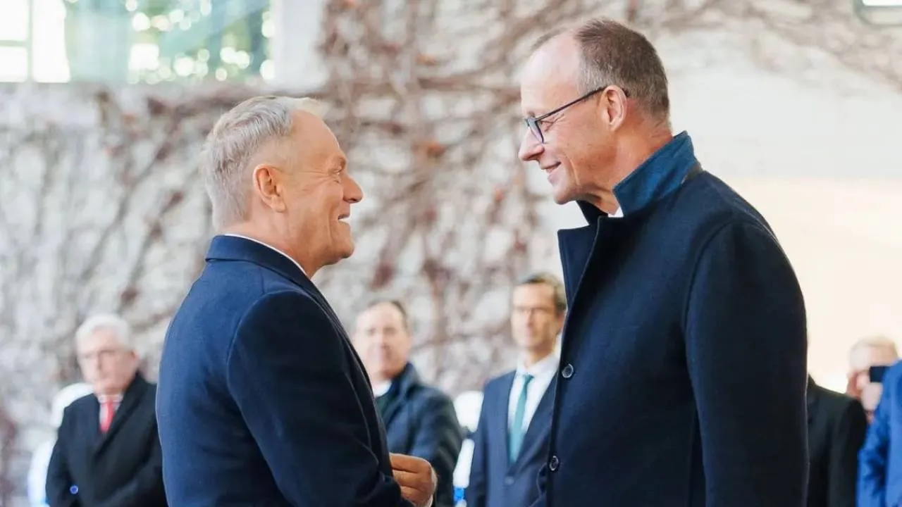 Lecą gromy po słowach Tuska w Berlinie. "Merz nie mógł wymarzyć sobie lepszego prezentu"