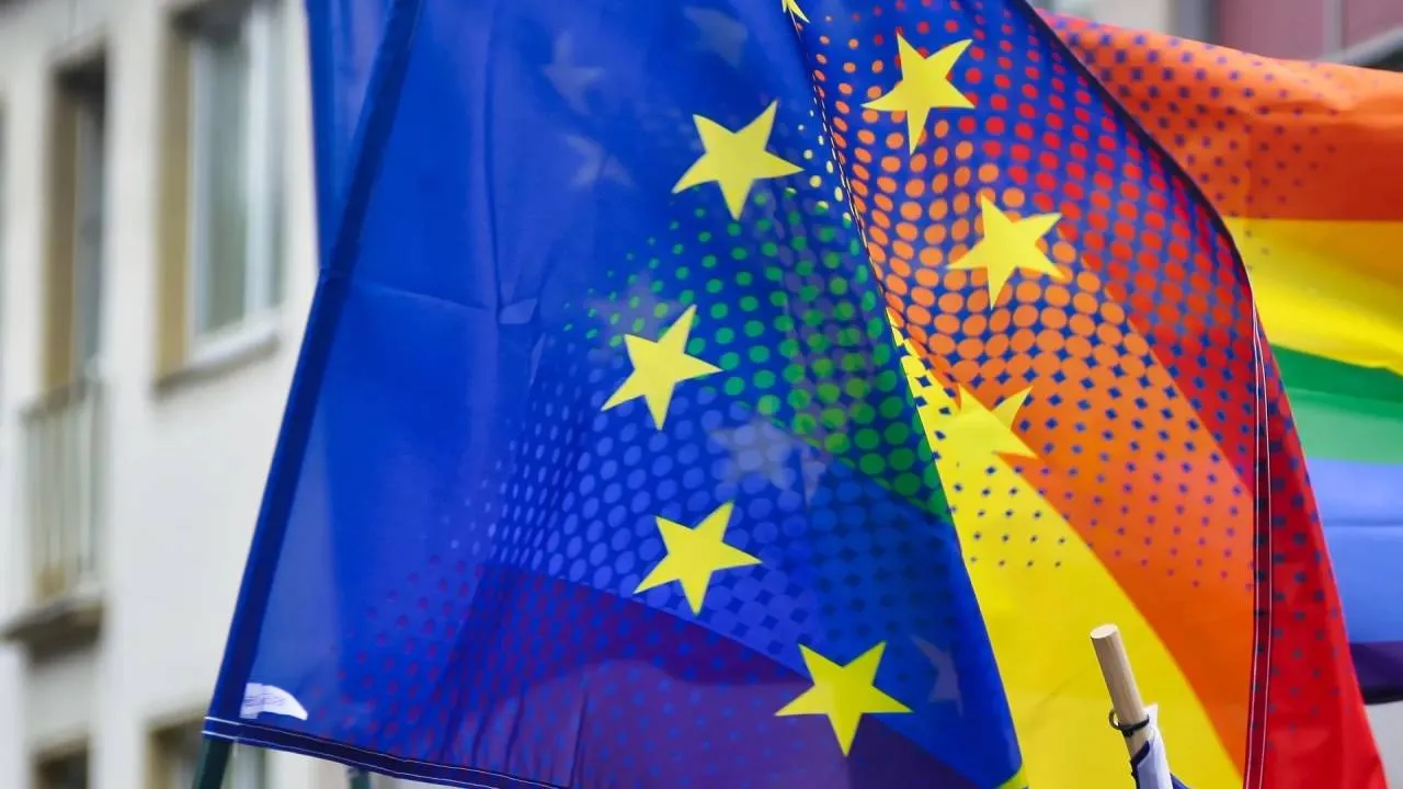 Flagi UE i LGBT