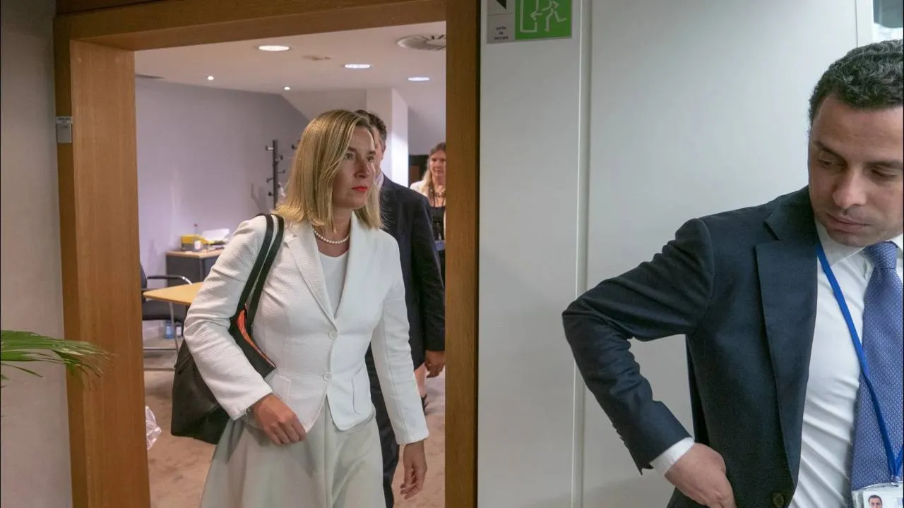 Była szefowa unijnej dyplomacji usłyszała zarzuty. W nocy - opuściła areszt za kaucją