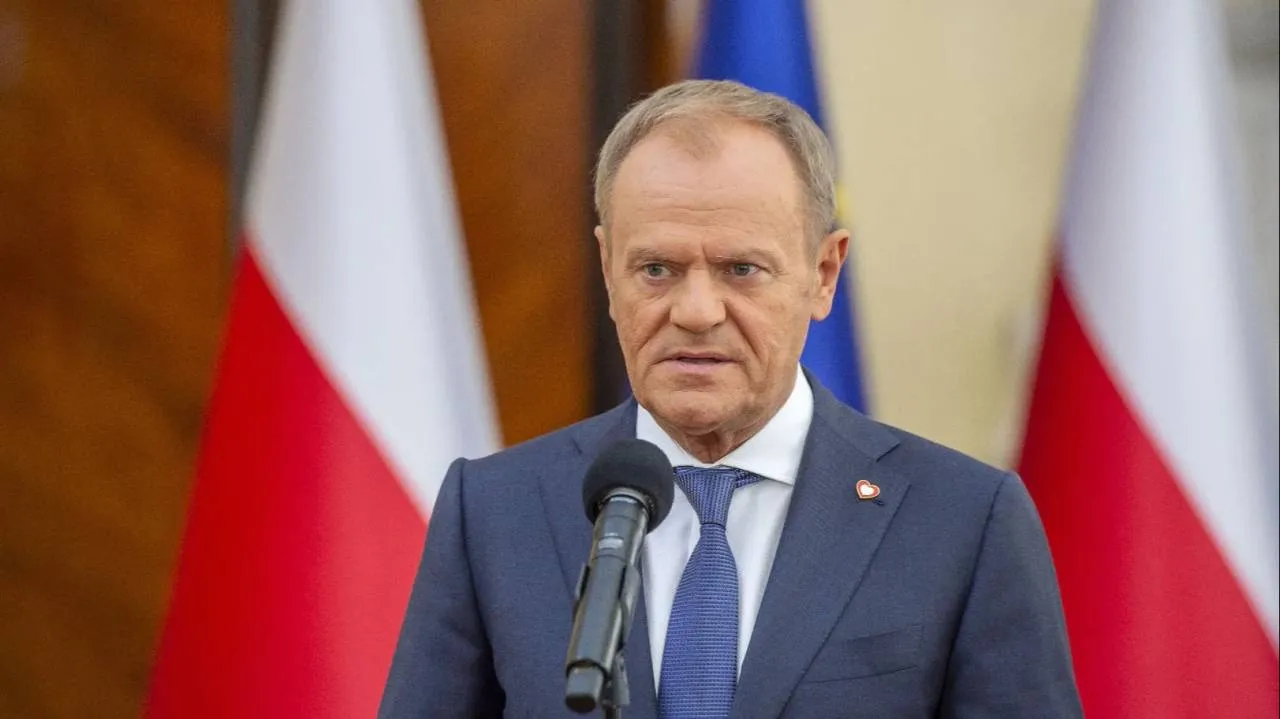 Tusk chce przykryć szczyt prezydenta? Partia Razem krytykuje premiera