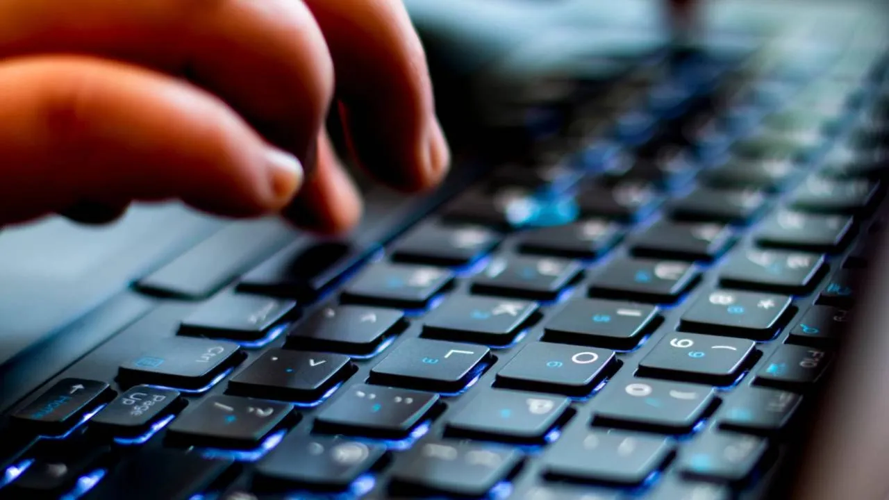 Pobierał dziecięcą pornografię. 49-letni informatyk zatrzymany