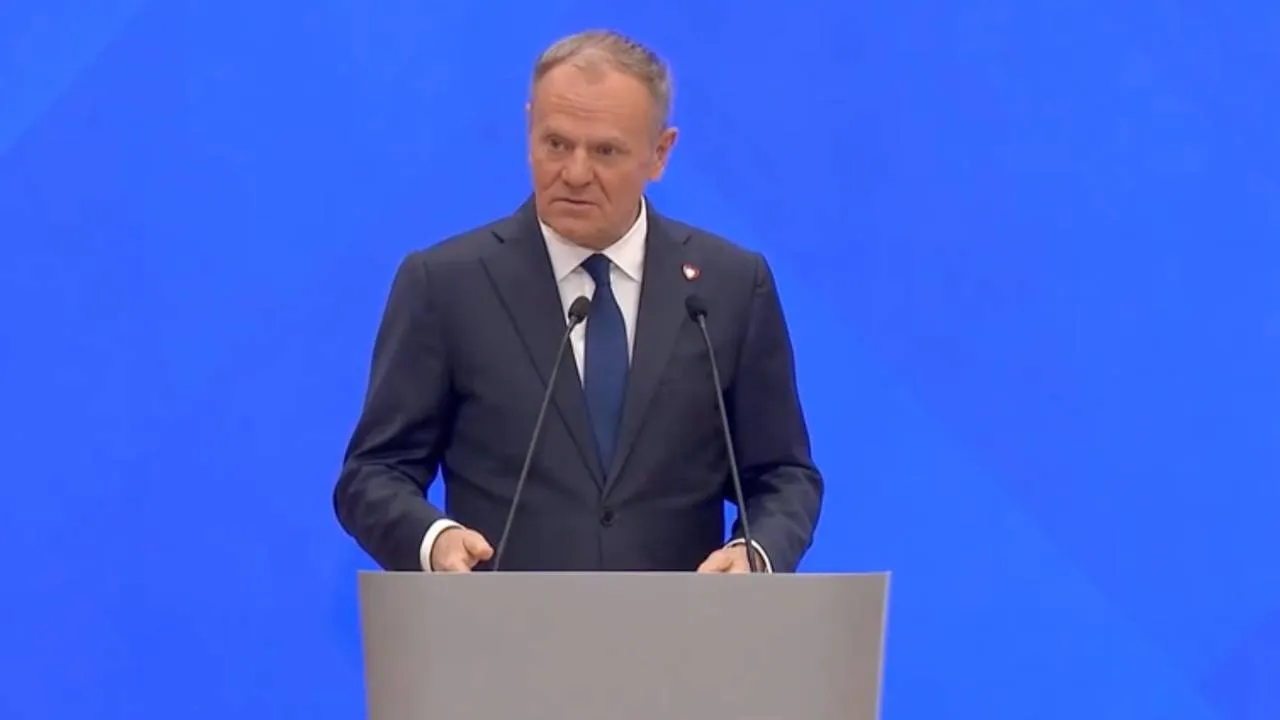 Tusk w drugą rocznicę rządu wygraża: Będziemy czyścić i rozliczać - bezwględnie!