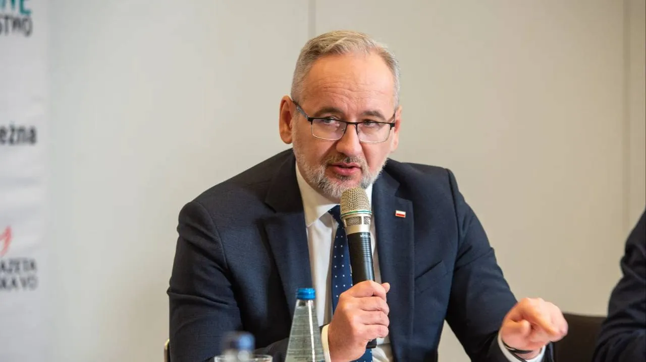 "Wyborcza" darła szaty w sprawie Niedzielskiego. Teraz sama ujawnia wrażliwe dane medyczne