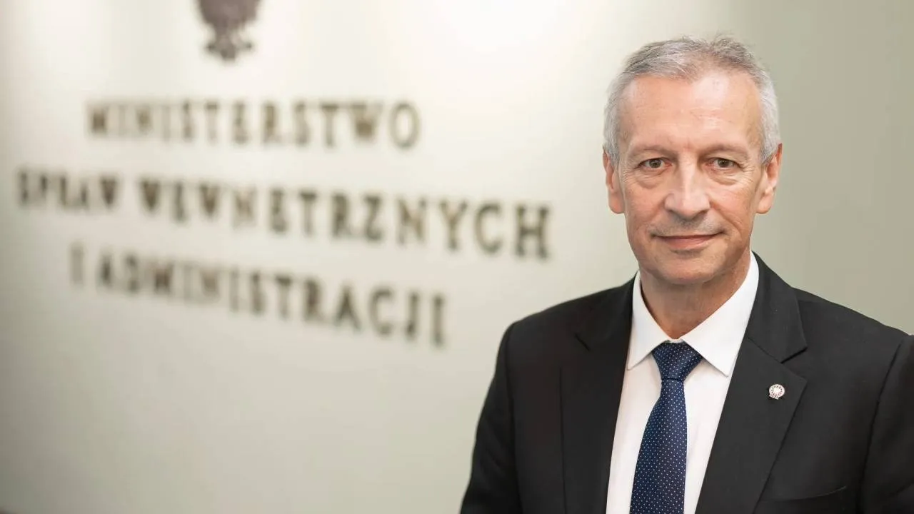 "Ignorancki i komiczny" wpis Dobrzyńskiego po wycieku ze służb. "Sam w zębach zaniosłeś?"