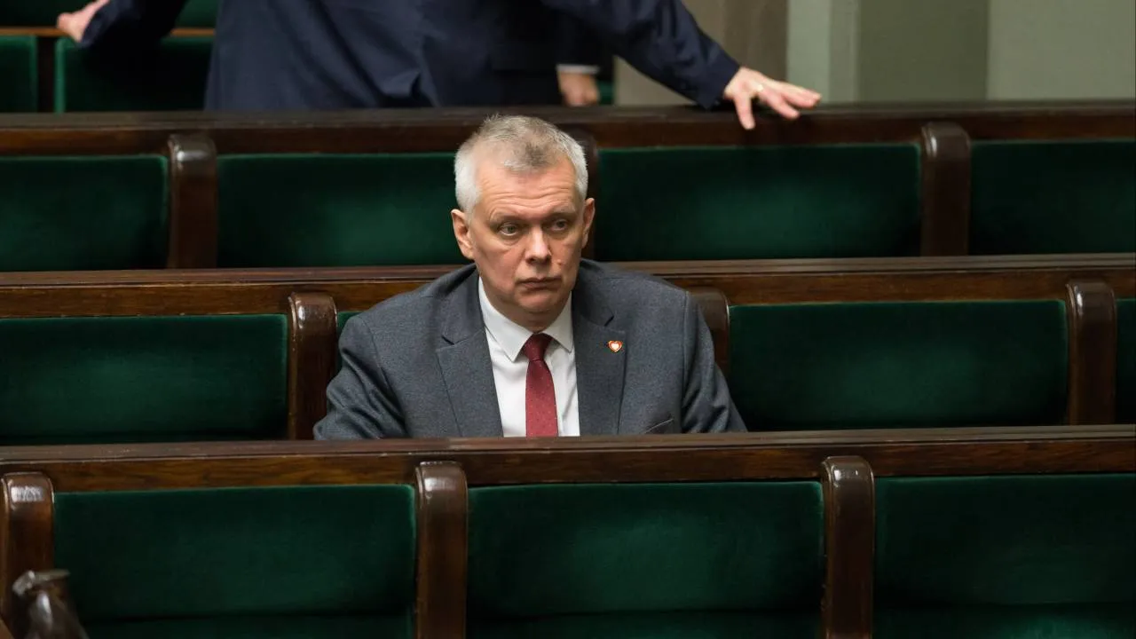 Siemoniak idzie w zaparte w sprawie artykułu Czuchnowskiego. Fala oburzenia. "To zdrada"