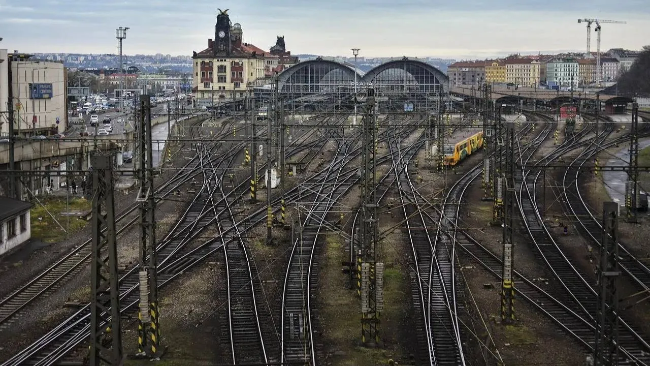 Paraliż kolejowy w Pradze. Wszystko za sprawą... kradzieży przewodów