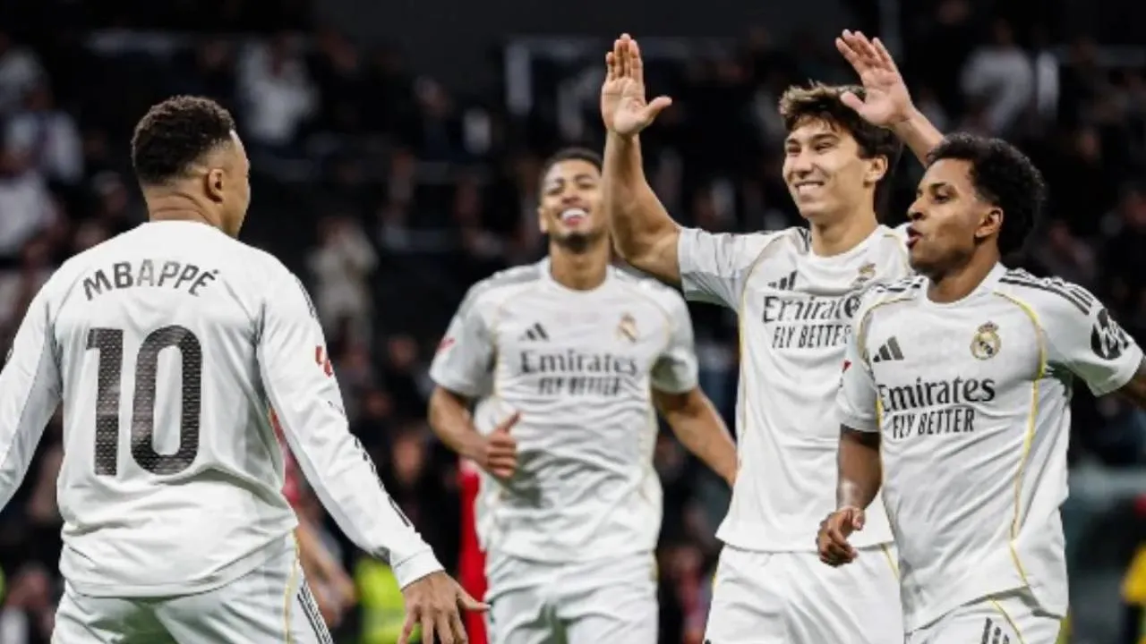 Kylian Mbappe wyrównał rekord Cristiano Ronaldo. Real Madryt tuż za Barceloną [WIDEO]