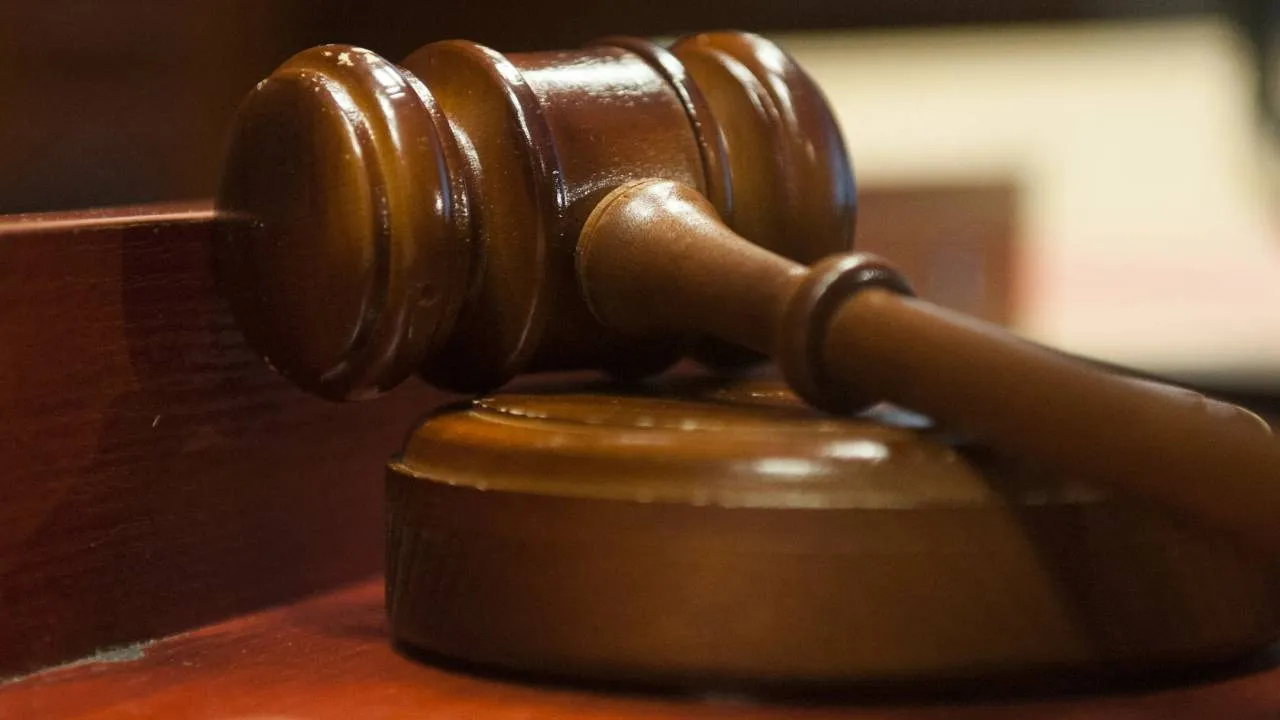 Skandal w Wielkiej Brytanii. Były radny oskarżony o wielokrotne gwałcenie żony