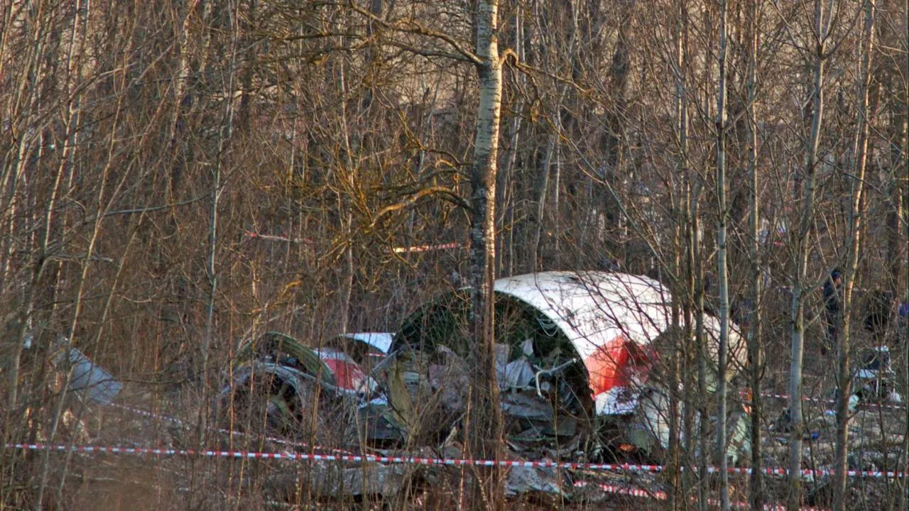 Finał śledztwa smoleńskiego znów się przesuwa. Naciski Waldemara Żurka