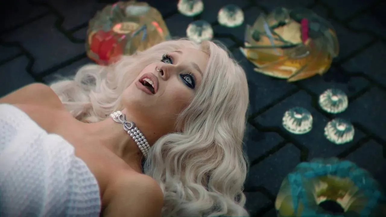 „Czasem dla portfolio, czasem dla portfela”... Helena Englert bez złudzeń o aktorstwie