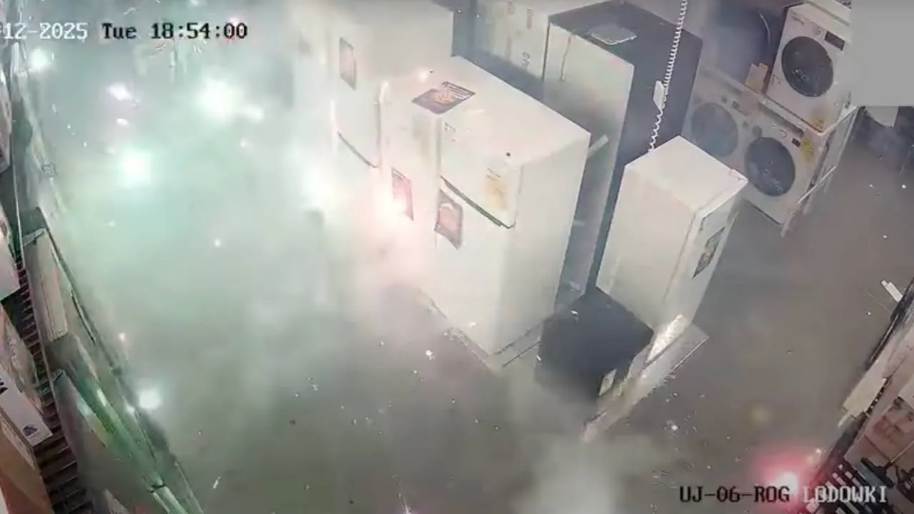 Odpalili fajerwerki w sklepie po to, by ukraść kontoler [WIDEO]