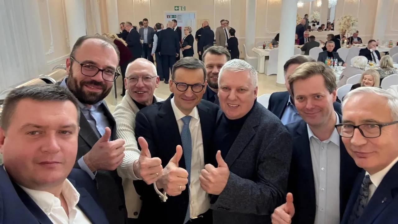 Koniec sporów w PiS? Rzecznik partii zdradził przebieg posiedzenia: "Działamy wszyscy razem"