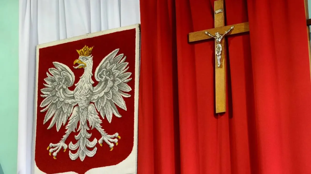 Zdjęła krzyż i wyrzuciła go do kosza? Wójt zgłasza sprawę do prokuratury. "Sprzeciwiam się..."