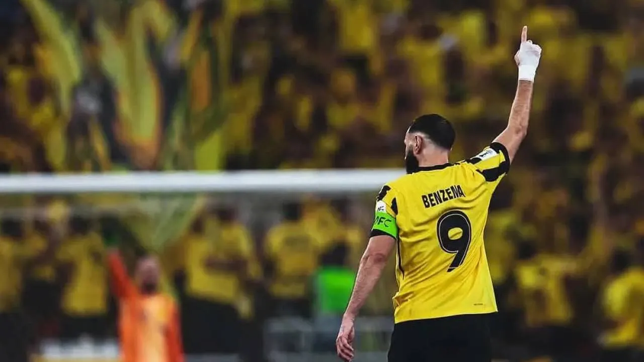 Zaskakujący transfer Karima Benzemy. Cristiano Ronaldo nie będzie zadowolony