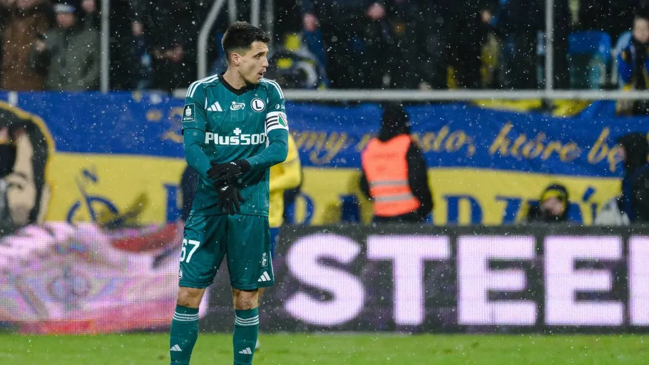 Skandal w Ekstraklasie. Bartosz Kapustka skomentował zachowanie kibiców Legii