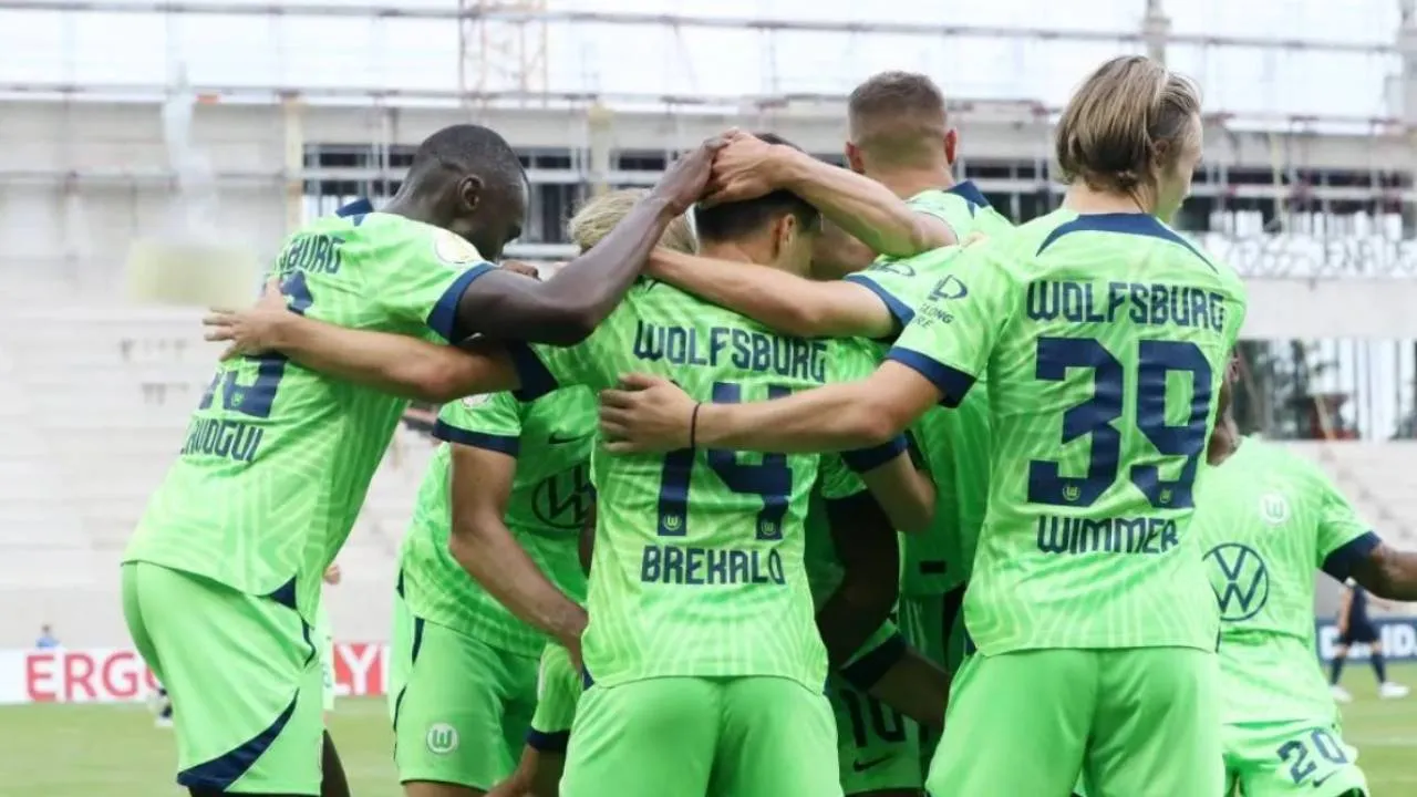 Osiem meczów bez wygranej. VfL Wolfsburg rozstaje się z Danielem Bauerem