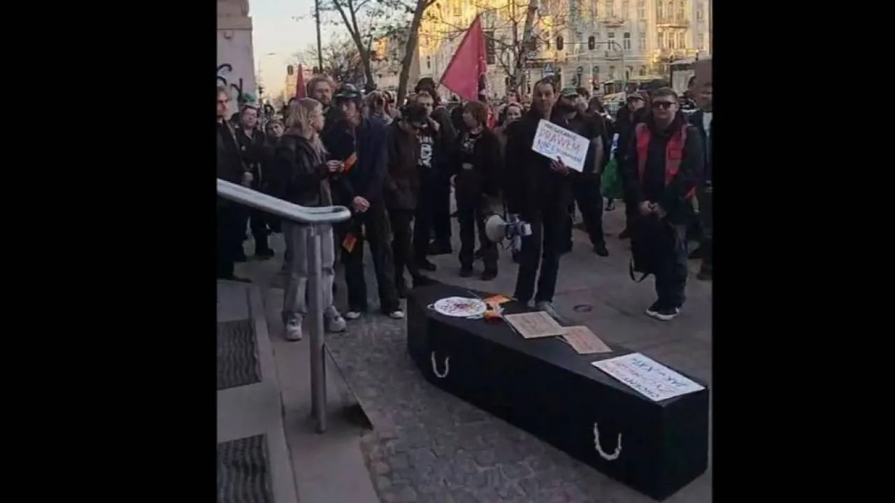 Lokatorzy zmarli z wychłodzenia. Prokuratura sprawdza działania MOPS ws. kamienicy śmierci