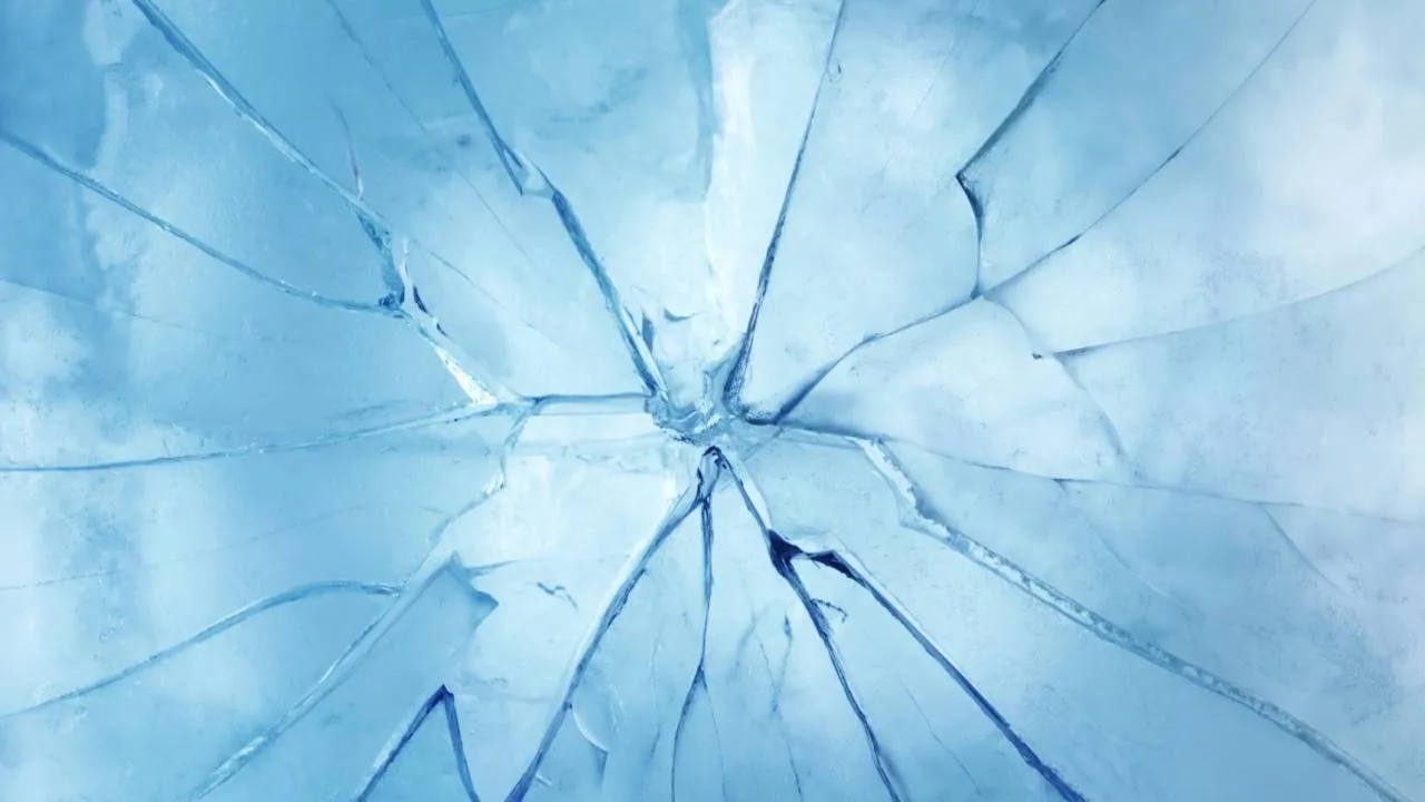 Pod narciarzami pękł lód. Co było dalej?