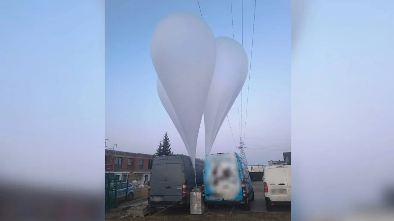 Białystok: balony z pakunkami wylądowały na posesji [SZCZEGÓŁY]