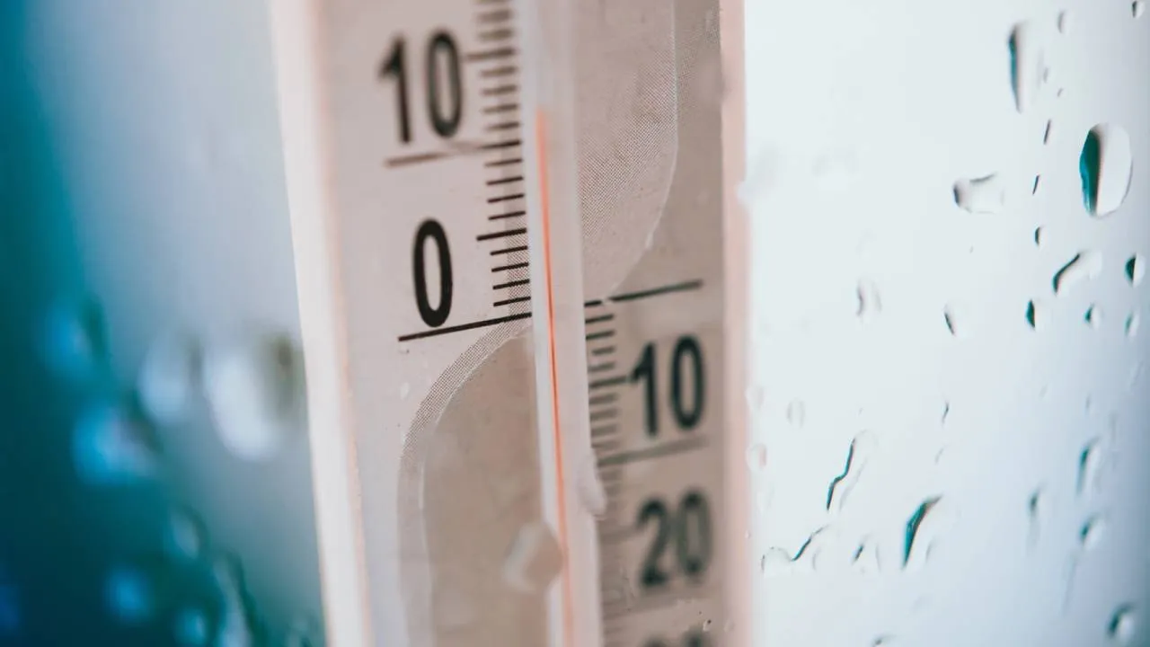 Najpierw mgły i deszcz, potem przymrozki. Pogoda zaskoczy w całej Polsce