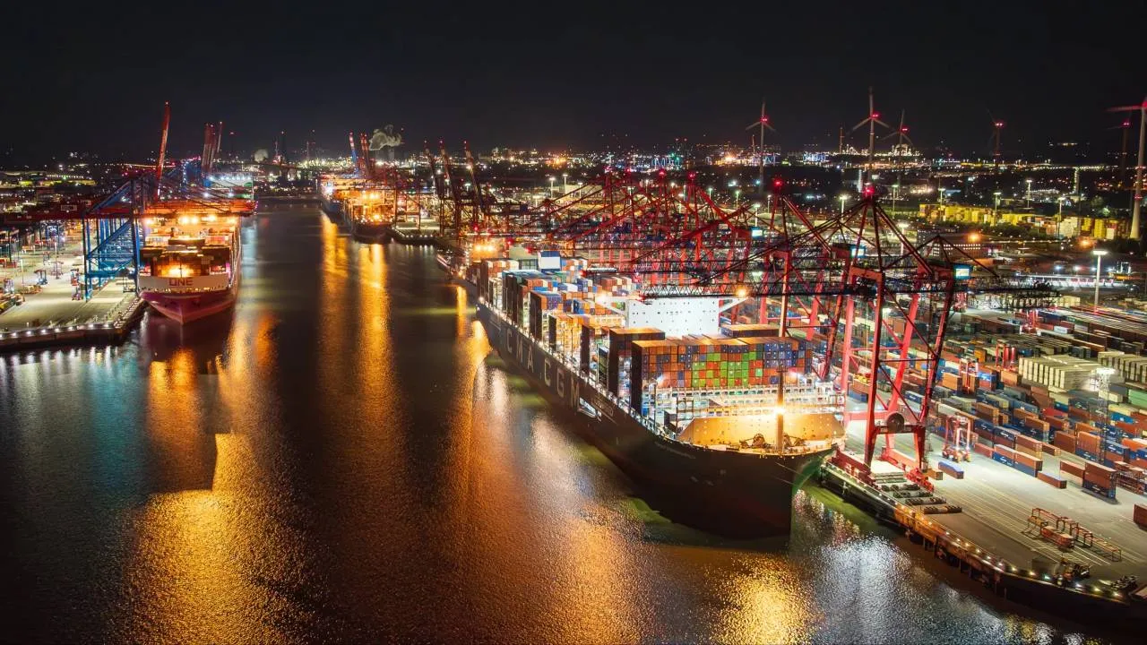 Coraz więcej firm omija port w Hamburgu. Powód leży na północy Polski