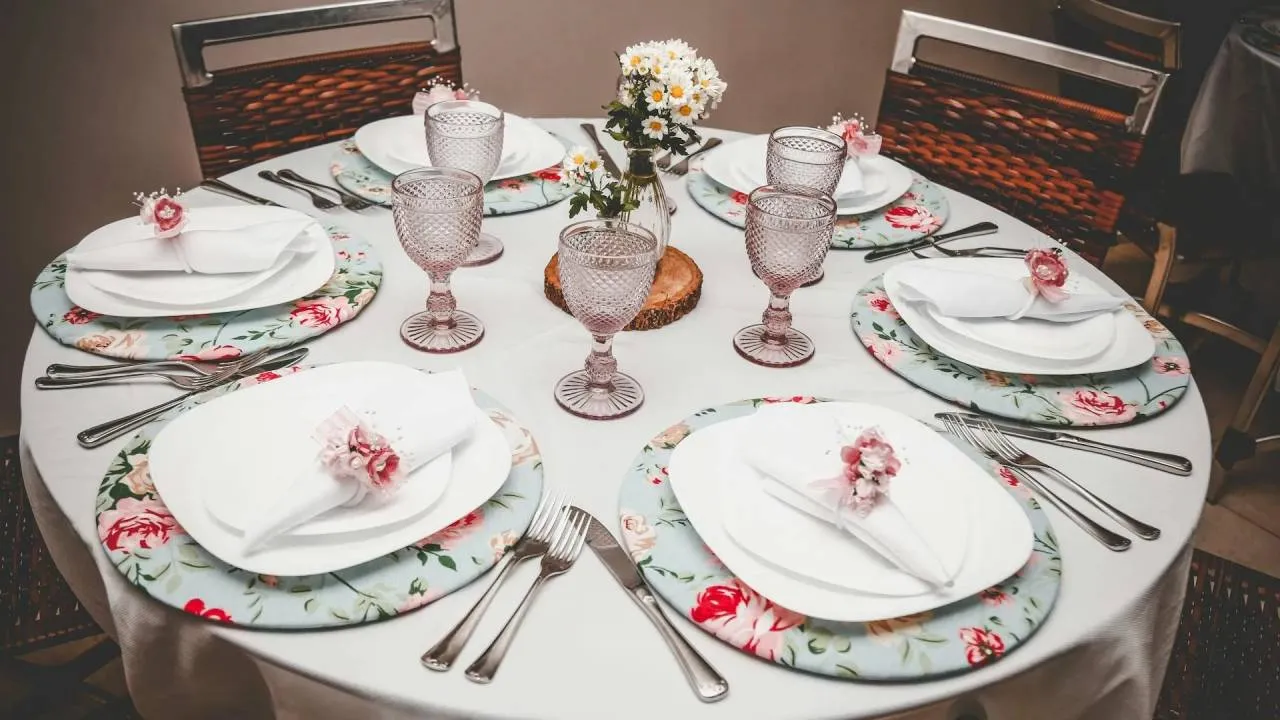 Od ścisku w M3 do cateringu pod palmami. Tak w trzy dekady wyewoluowały polskie święta