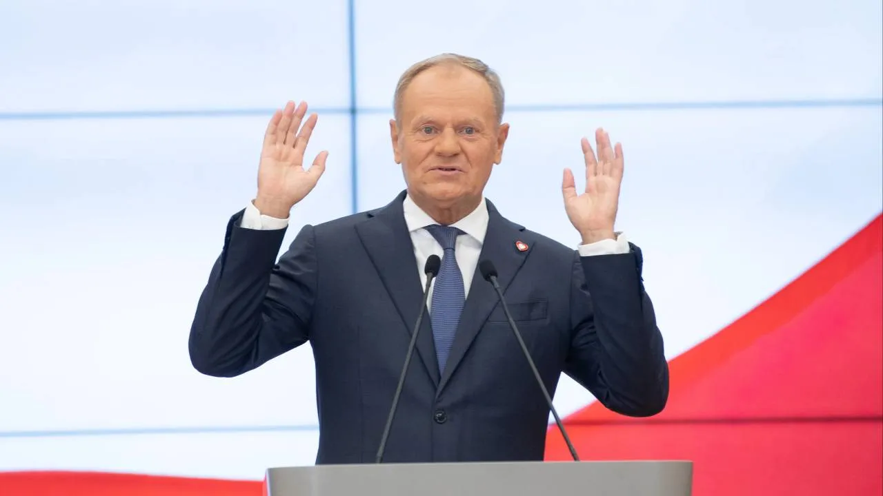 Obywatel na końcu łańcucha. Tomasz Łysiak: "Niech sobie dynda i nie przeszkadza władzy"