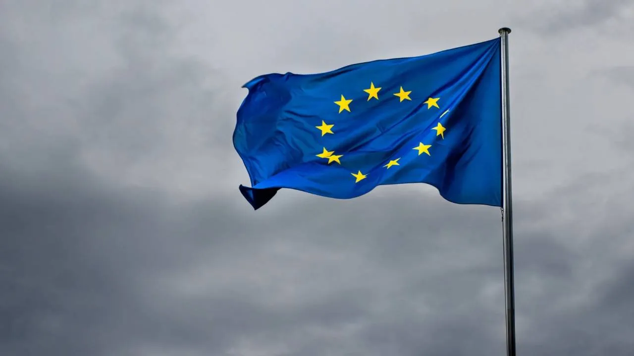 Polacy odpowiedzieli jasno. Nowy sondaż o wyjściu z UE nie zostawia złudzeń [SZCZEGÓŁY]