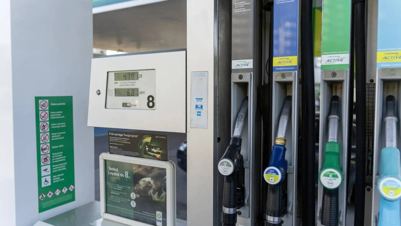 Potężna eksplozja na stacji paliw. Samochód stanął w płomieniach