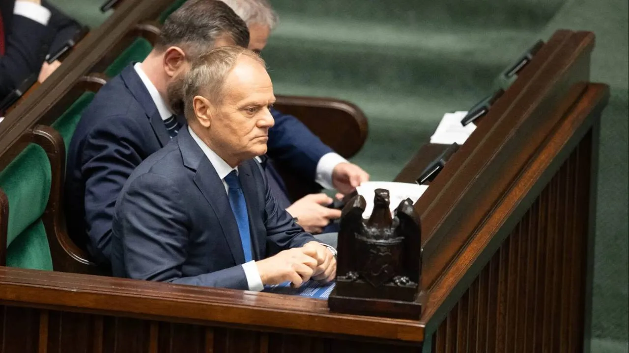 Prawie milion bezrobotnych Polaków. "Tak wygląda ten wasz rok przełomu?" - zapytano Tuska