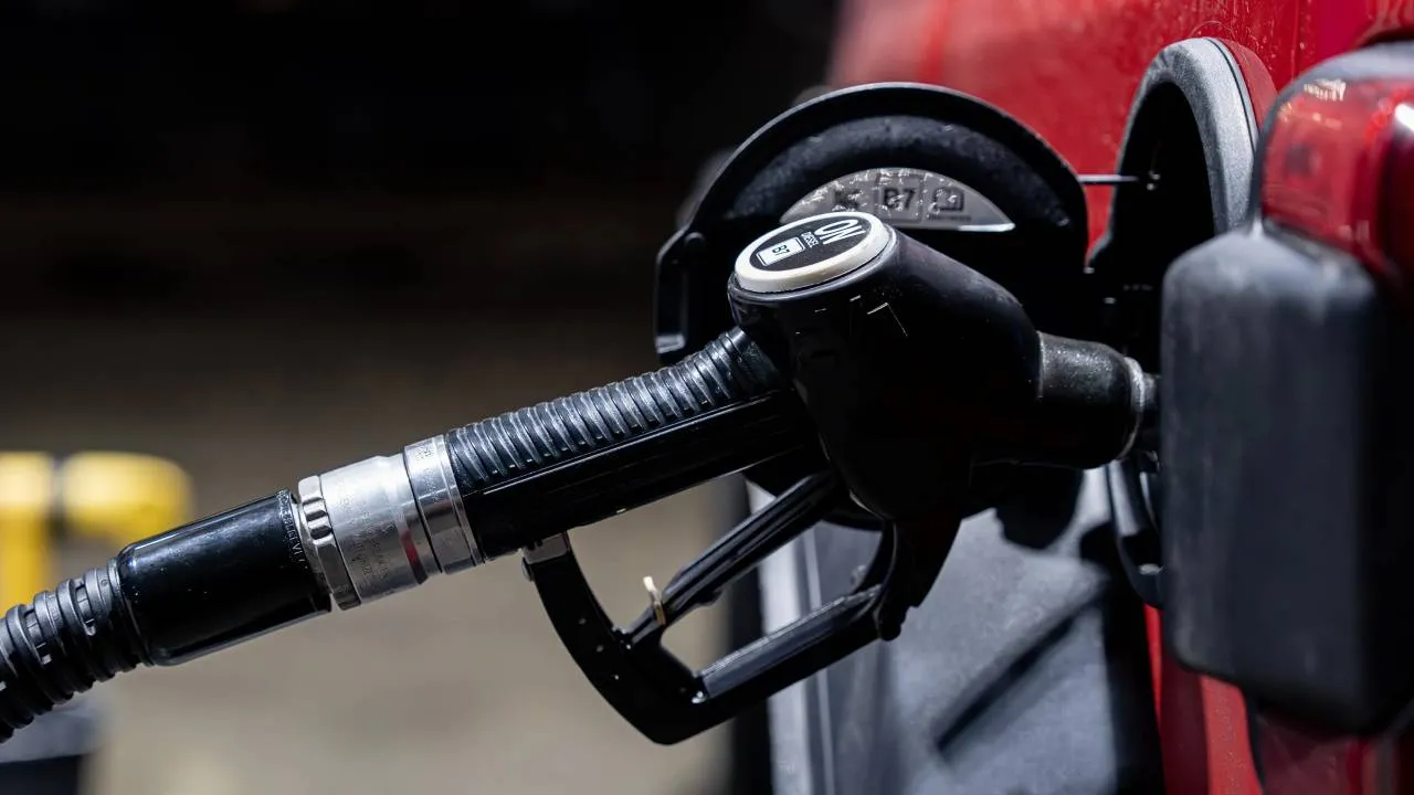 Rekordowe ceny diesla na stacjach. Głos zabrał minister finansów. "Obserwujemy spadki"