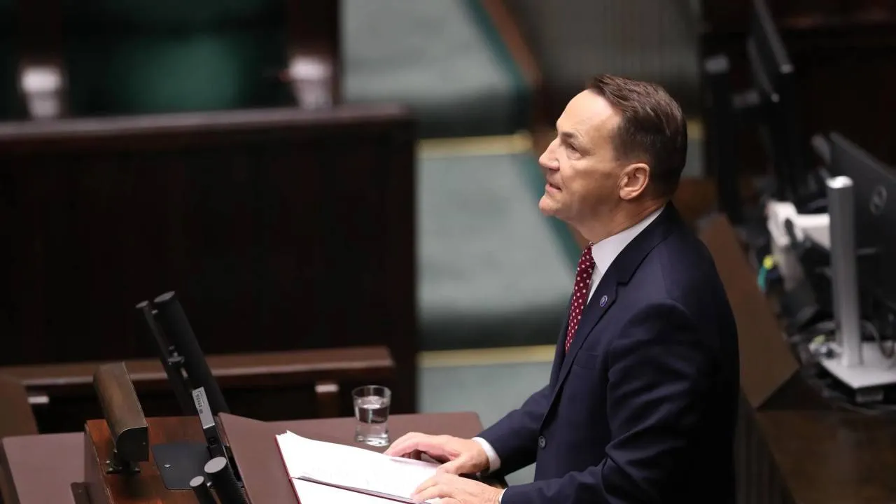 "Radku, jak bardzo musiałeś być skorumpowany...". Ziobro przypomniał Sikorskiemu ubiegłe lata