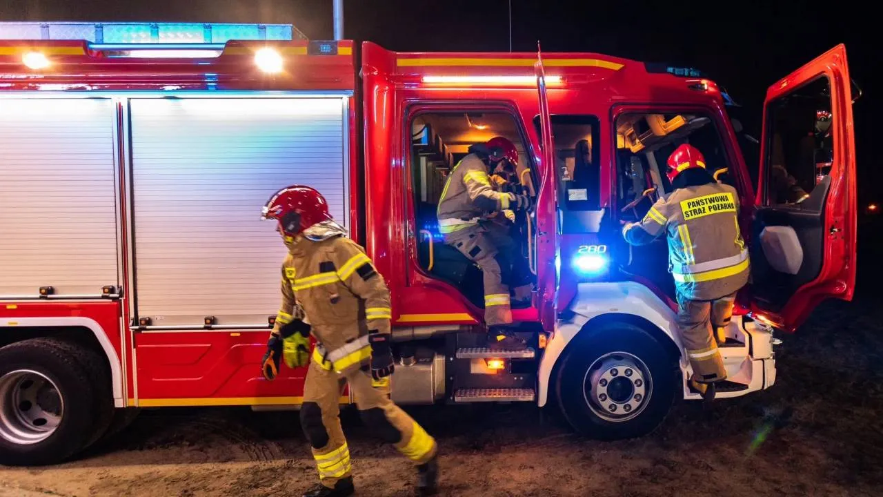 A2 pod Łodzią nieprzejezdna. Pożar tira i duże korki