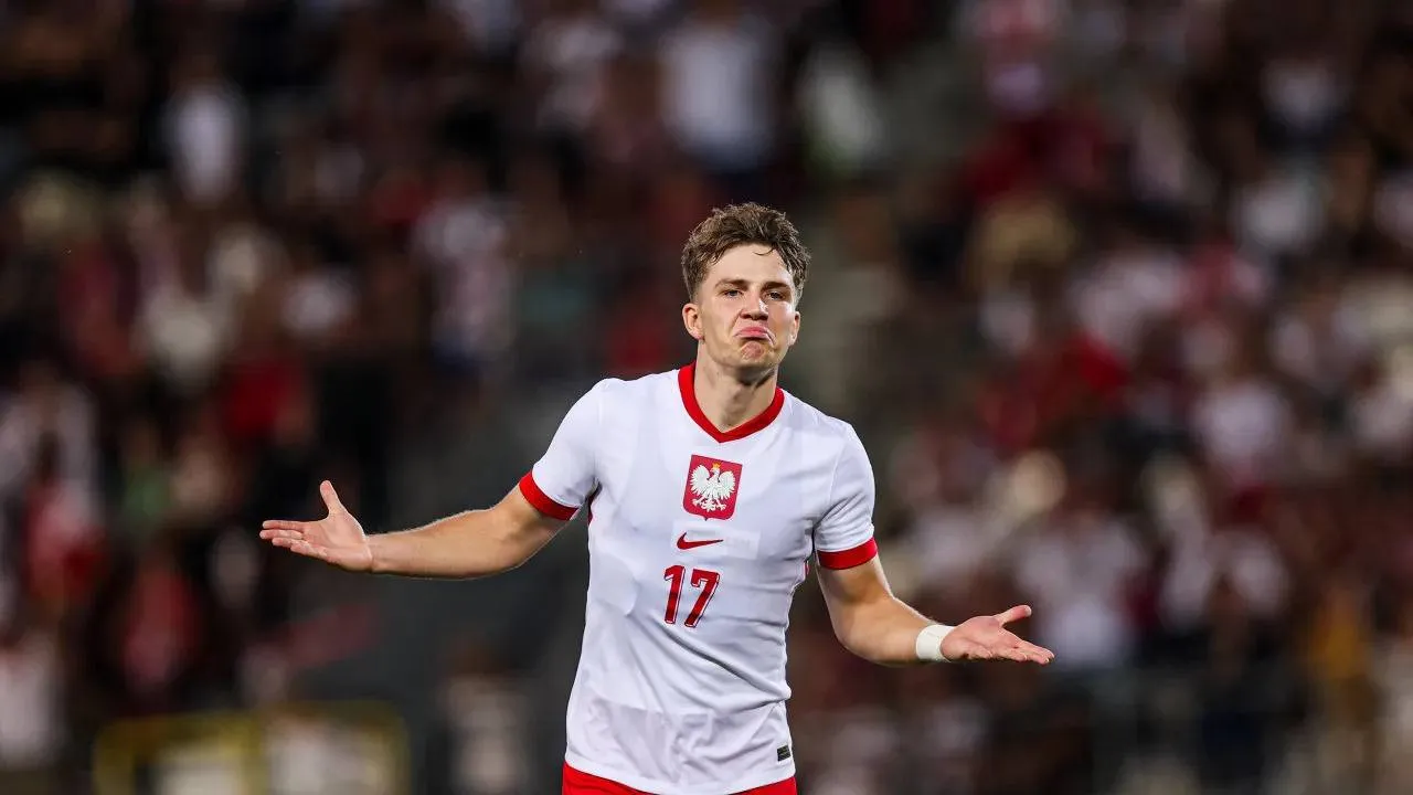 Tą reakcję na debiut w reprezentacji Polski trzeba zobaczyć! Oskar Pietuszewski zagrał z Albanią