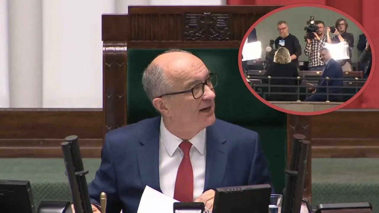 "Musimy wyjść". Żurek i pracownica TVP w likwidacji zostali wyrzuceni z galerii sejmowej [WIDEO]