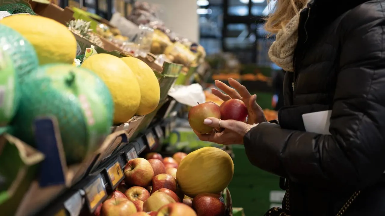 Zakupy w sklepie spożywczym