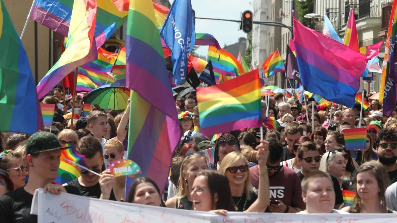 ZUS wypłaci świadczenia tzw. "małżonkom" LGBT. Na to czekały tęczowe środowiska