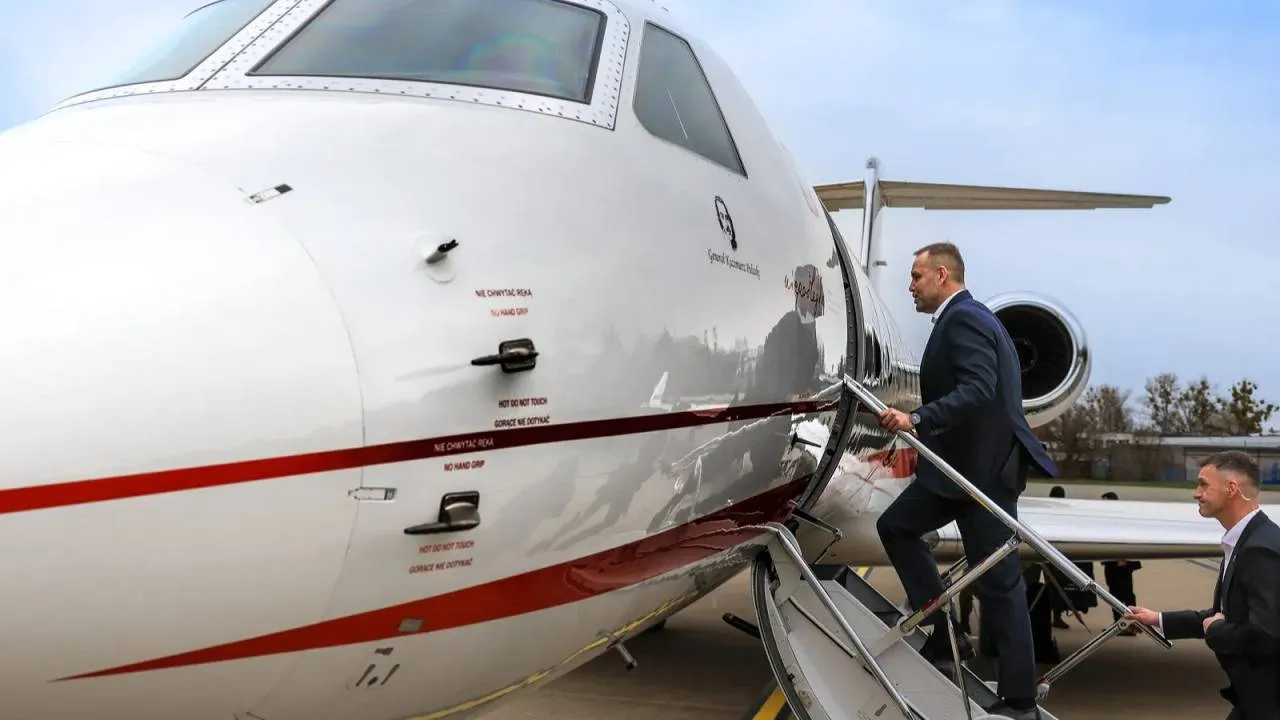 Prezydent Nawrocki wylądował w USA. Weźmie dziś udział w CPAC. "Jest wielka gwiazdą"