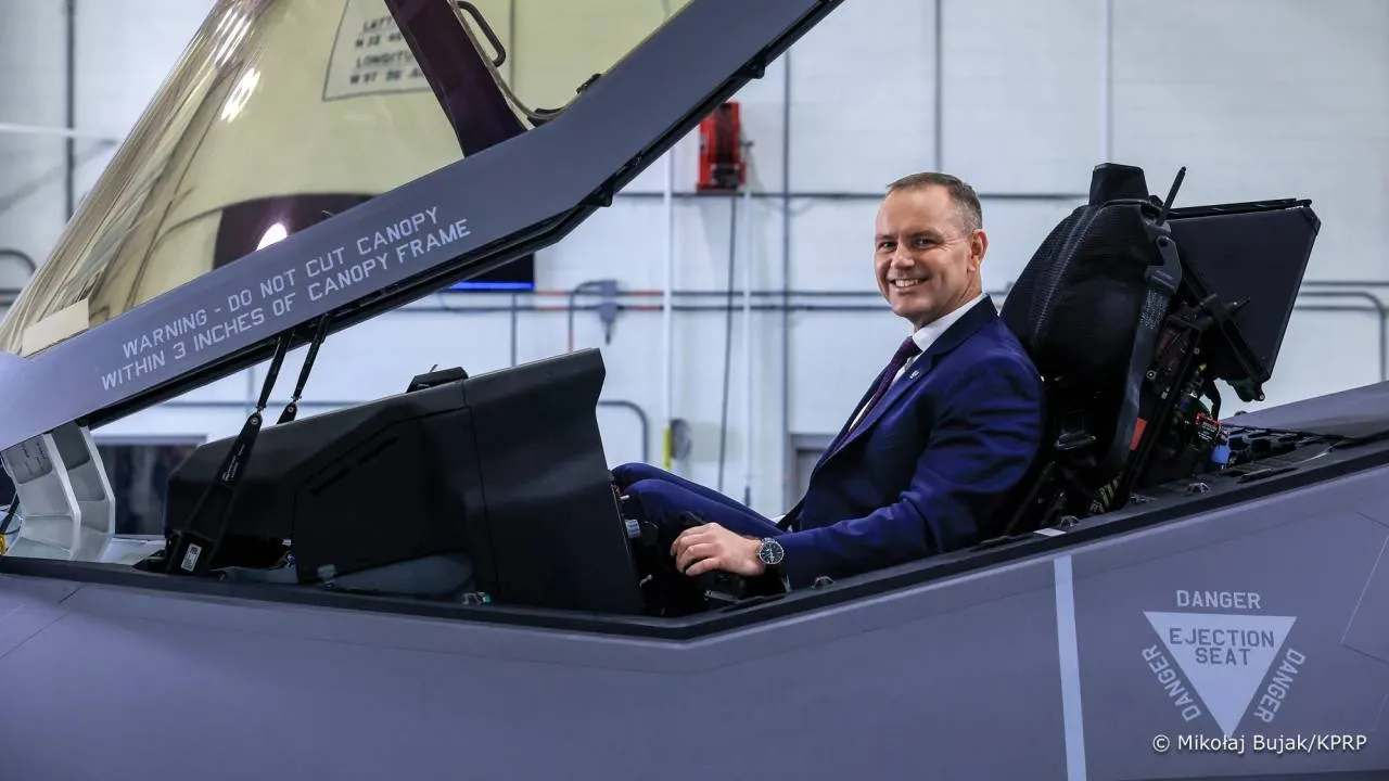 Wizyta prezydenta w fabryce F-35. Na jednym z myśliwców napisał: „Go to Poland” [FOTORELACJA]