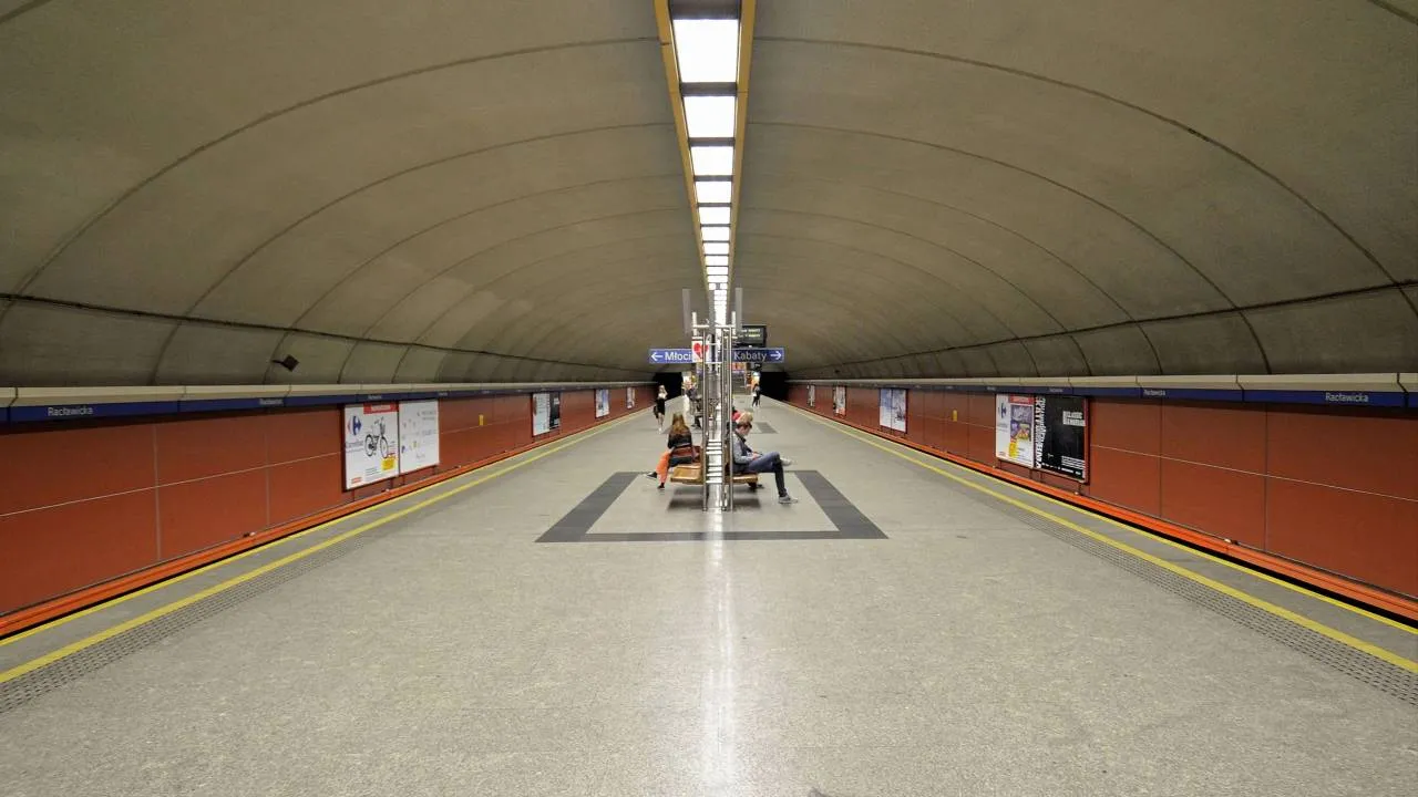Metro M1 z utrudnieniami. Część stacji zamknięta