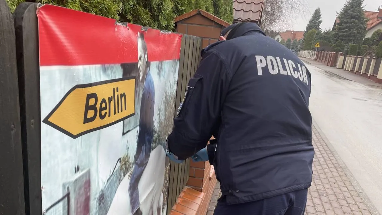 Poranne najście policji. Pan Stanisław naraził się plakatami niewygodnymi dla władzy